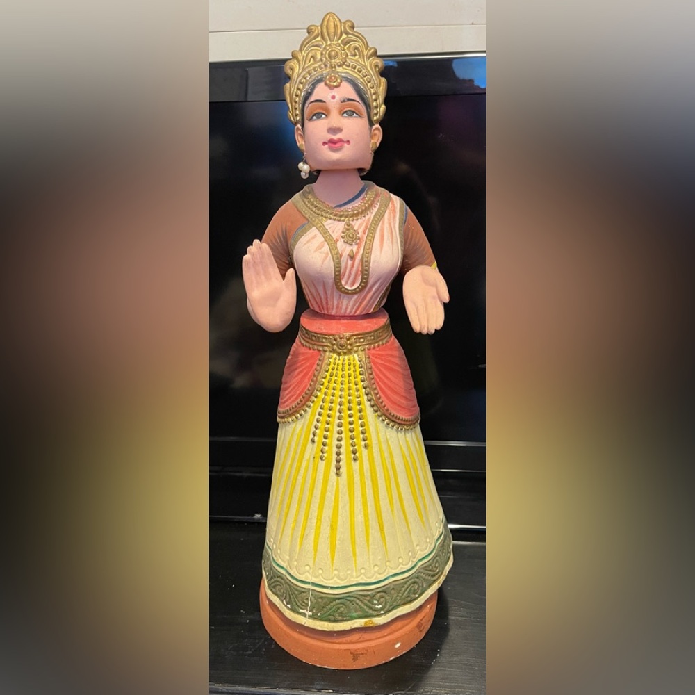 Handcrafted Yellow & Red Traditional Home Art Sculpture